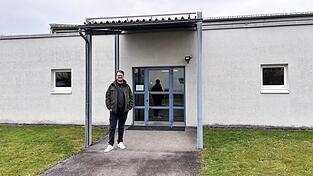 In der Schwarzacher Turnhalle hat alles angefangen. Hier sammelte Gstettenbauer erstmals Bühnenerfahrung. In der Schwarzacher Turnhalle hat alles angefangen. Hier sammelte Gstettenbauer erstmals Bühnenerfahrung.