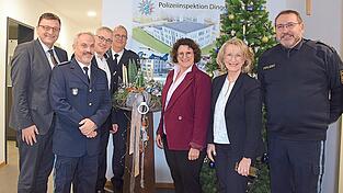 Vertreter von Bundes-, Länder- und Kommunalebene besuchten die Polizeiinspektion Dingolfing. Vertreter von Bundes-, Länder- und Kommunalebene besuchten die Polizeiinspektion Dingolfing.