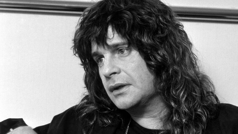 Dass er einer Fledermaus auf der Bühne den Kopf abgebissen hatte, brachte ihm endgültig den Ruf eines Satanisten ein. Ozzy Osbourne beteuerte, damit nichts zu tun zu haben. Er hielt das Tier für eine Attrappe.