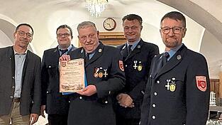 B&uuml;rgermeister Werner Klanikow, zweiter Kommandant Matthias Lehner, Ehrenkommandant Alfred Lugauer, erster Kommandant Mario Mayer und erster Vorsitzender Martin Frey.