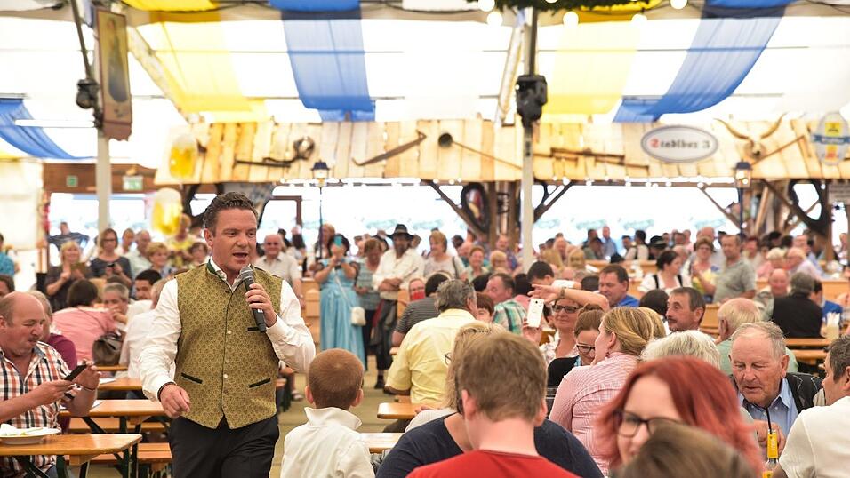 Wenn Stefan Mross singt, spielt das Publikum verr&uuml;ckt.