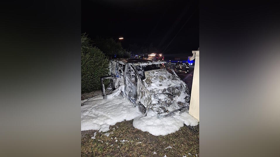 Die Feuerwehr Niederaichbach hatte den Brand schnell im Griff. Die Feuerwehr Niederaichbach hatte den Brand schnell im Griff.