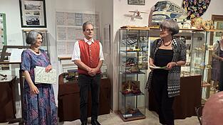 Bei der Begrüßung: (v.l.) Elisabeth Grotz, Sören Ellermann, Marie Luise Grotz Bei der Begrüßung: (v.l.) Elisabeth Grotz, Sören Ellermann, Marie Luise Grotz