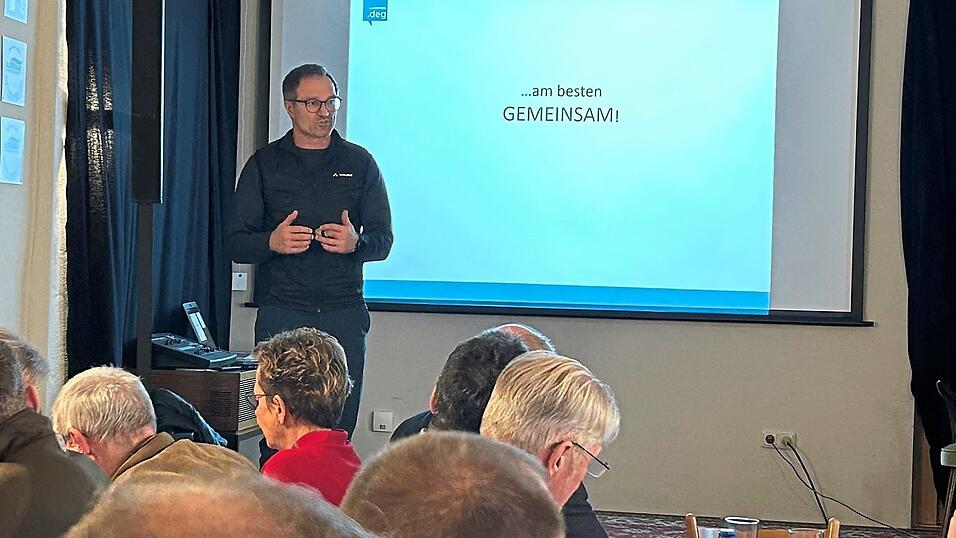 Regionalmanager Herbert Altmann moderierte das Unternehmertreffen in Osterhofen.