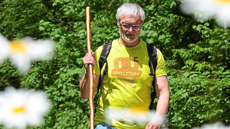 Der Bayer Norbert Zandt hat das Jodeln vor sieben Jahren gelernt. Heute verbindet er diese Leidenschaft mit seiner zweiten - dem Wandern. Der Bayer Norbert Zandt hat das Jodeln vor sieben Jahren gelernt. Heute verbindet er diese Leidenschaft mit seiner zweiten - dem Wandern.