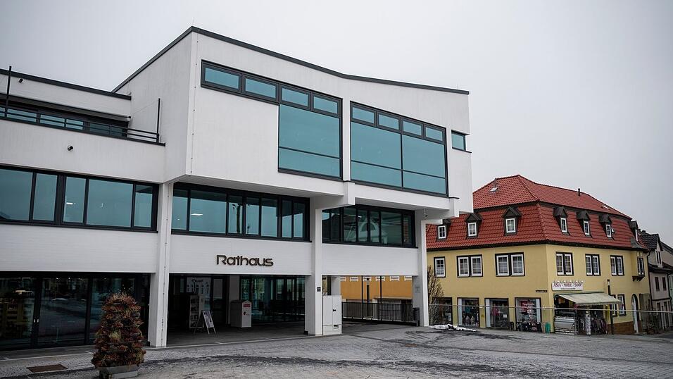 Ins Rathaus von Neustadt b. Coburg zieht bald ein neuer Oberbürgermeister ein. (Archivbild) Ins Rathaus von Neustadt b. Coburg zieht bald ein neuer Oberbürgermeister ein. (Archivbild)