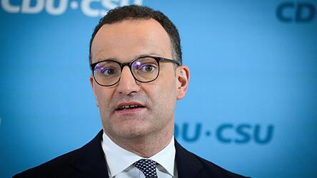 Jens Spahn und sein Partner sind Eltern geworden. Hinter der sch&ouml;nen Nachricht verbirgt sich aber kein biologisches Wunder, sondern auch ein deutsches Gesetz, das an der Grenze endet. Und noch mehr.