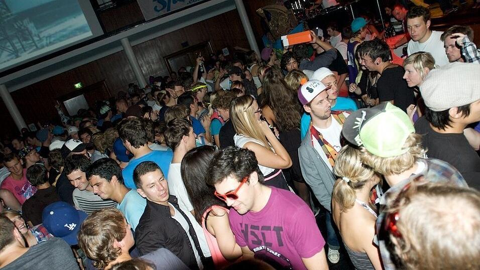 Rund 4000 Boarderfreunde feierten bei der Weltpremiere des neuesten Films von Isenseven, 'Let's go get lost' in M&uuml;nchen.