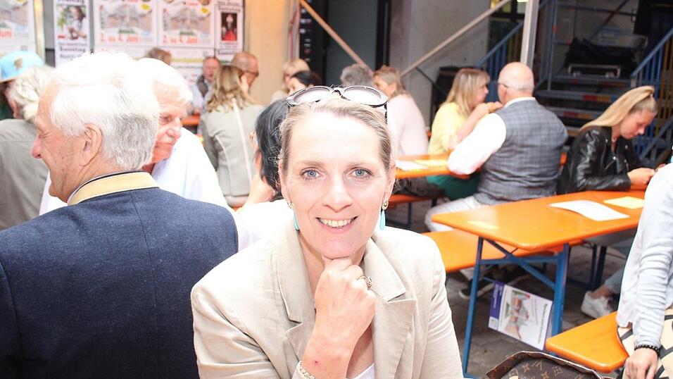 Viele Landshuter genossen ihren Freitagabend auf dem Bismarckplatzfest.