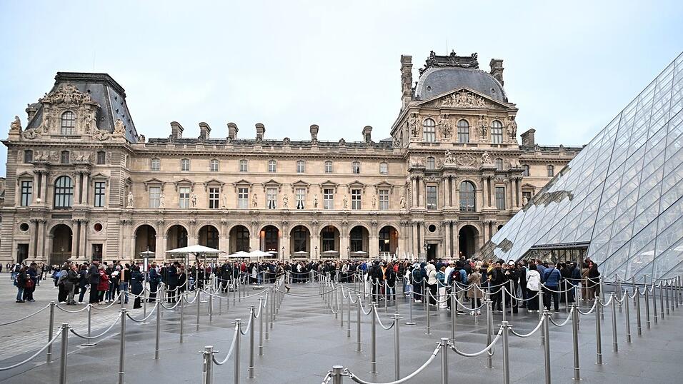 Nach dem Juwelendiebstahl im Pariser Louvre-Museum gehen die Ermittler von einer gut organisierten Bande aus. Nach dem Juwelendiebstahl im Pariser Louvre-Museum gehen die Ermittler von einer gut organisierten Bande aus.