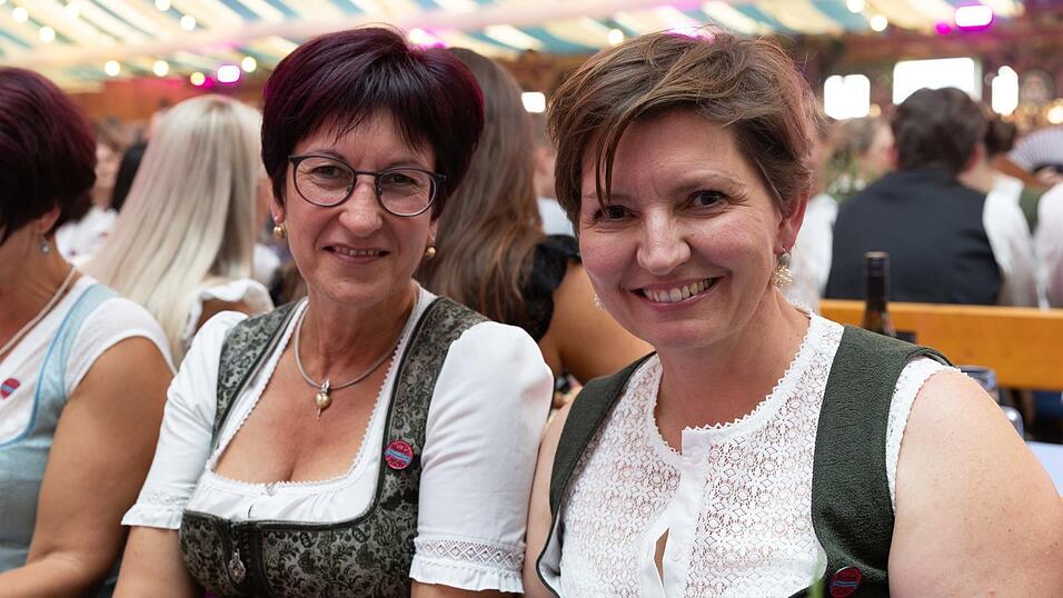 Die Partybilder vom Sonntag, 9. August, aus dem Festzelt Wenisch. Die Partybilder vom Sonntag, 9. August, aus dem Festzelt Wenisch.