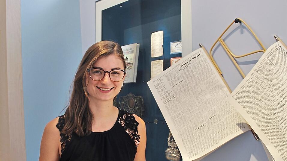 Auch die Geschichte hinter den in der Ausstellung 'Jüdisches Leben in der Stadt Deggendorf' gezeigten Stolpersteinen möchte Museumsleiterin Anja Fröhlich den Besuchern über die 'FabulApp' zugänglich machen.