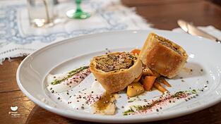 Deftiger Kürbisstrudel passt in die kalte Jahreszeit. 