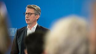 Bayern Kunstminister Markus Blume will mit der Rückgabe der Werke einen «Versuch der Wiedergutmachung in Richtung der Opfer» unternehmen. (Archivbild)