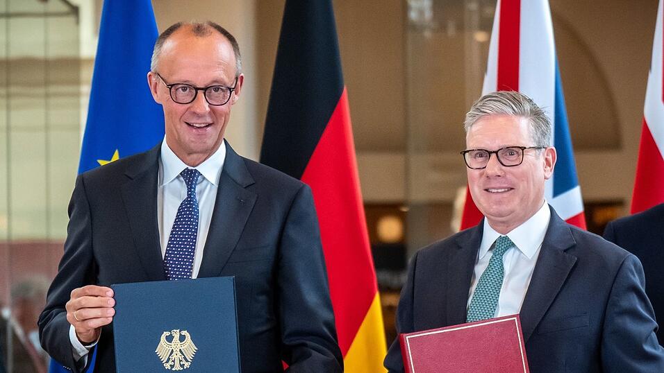 Bundeskanzler Friedrich Merz (l.) und Premierminister Keir Starmer unterzeichneten den Kensington-Vertrag. (Archivbild) Bundeskanzler Friedrich Merz (l.) und Premierminister Keir Starmer unterzeichneten den Kensington-Vertrag. (Archivbild)