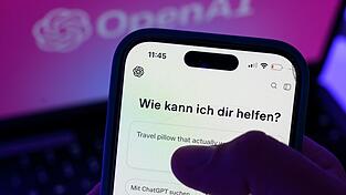 Viele lassen sich bei der Suche nach Geschenken von KI helfen. (Symbolbild) Viele lassen sich bei der Suche nach Geschenken von KI helfen. (Symbolbild)