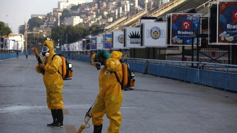 In Rio de Janeiro (Brasilien) wird am 26. Januar 2016 das berühmte Sambodromo desinfiziert, damit dem Karneval, der am 5. Februar beginnt, nichts im Wege steht. Der Kampf gegen die Gelbfiebermücke wird mittlerweile weltweit diskutiert. In Rio de Janeiro (Brasilien) wird am 26. Januar 2016 das berühmte Sambodromo desinfiziert, damit dem Karneval, der am 5. Februar beginnt, nichts im Wege steht. Der Kampf gegen die Gelbfiebermücke wird mittlerweile weltweit diskutiert.