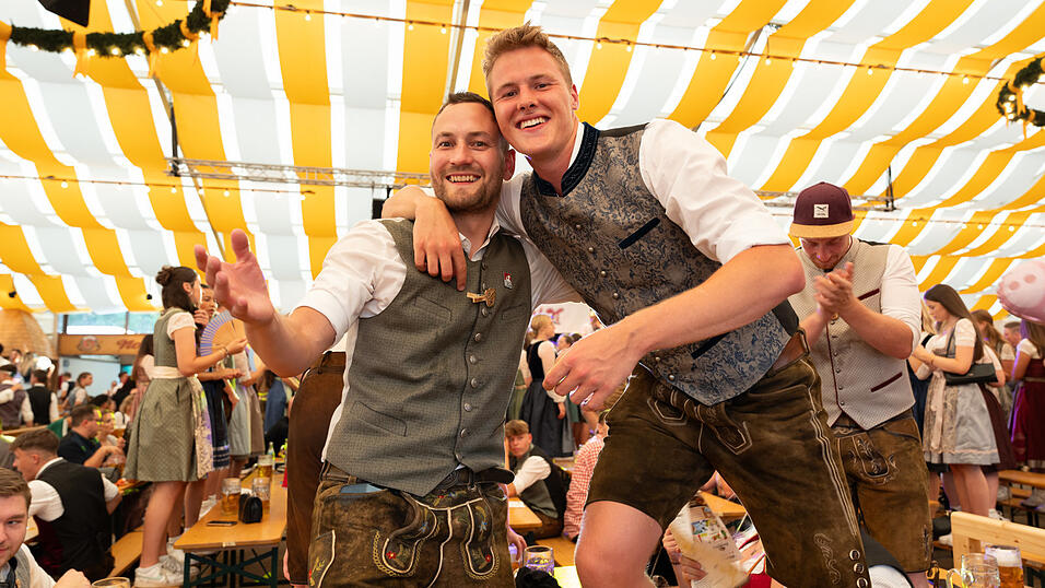 Die Partybilder vom Montag, 12. August 2024, aus dem Festzelt Nothaft. Die Partybilder vom Montag, 12. August 2024, aus dem Festzelt Nothaft.