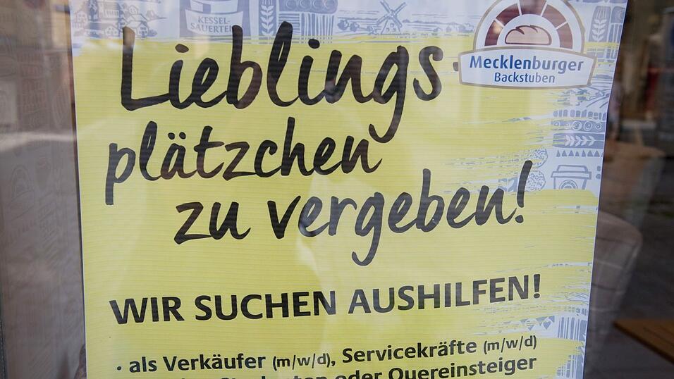 Manche Stellenanzeigen werben auch mit kreativen Sprüchen um Interessenten (Archivbild)