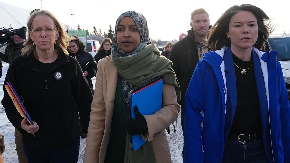 Die demokratische Abgeordnete Ilhan Omar fordert wegen des rabiaten Einsatzes der Sicherheitskräfte des Bundes den Rücktritt von Heimatschutzministerin Kristi Noem. (Archivbild) Die demokratische Abgeordnete Ilhan Omar fordert wegen des rabiaten Einsatzes der Sicherheitskräfte des Bundes den Rücktritt von Heimatschutzministerin Kristi Noem. (Archivbild)