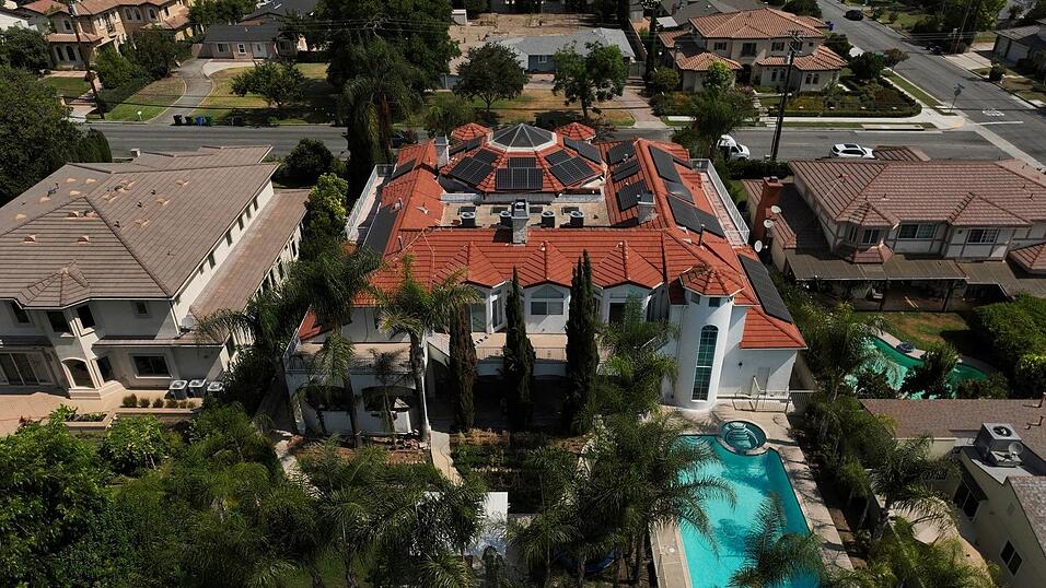 In einer Villa in Kalifornien sollen per Leihmutterschaft geborene Kinder misshandelt worden sein. (Archivfoto) In einer Villa in Kalifornien sollen per Leihmutterschaft geborene Kinder misshandelt worden sein. (Archivfoto)