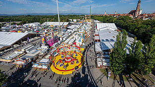 Der unbekannte Täter erbeutete einen Tresor aus einem Festzelt. Der Inhalt: Bier- und Hendl-Markerl im Wert von rund 1.500 Euro. (Symbolbild)