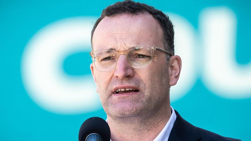 «Es gibt manchmal keine einfache Antwort», sagt Unionsfraktionschef Jens Spahn (CDU) zur Frage, wie seine persönliche Entscheidung und die Positionen seiner Partei zusammenpassen. (Archivbild) «Es gibt manchmal keine einfache Antwort», sagt Unionsfraktionschef Jens Spahn (CDU) zur Frage, wie seine persönliche Entscheidung und die Positionen seiner Partei zusammenpassen. (Archivbild)