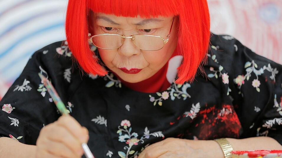 Die japanische K&uuml;nstlerin Yayoi Kusama ist im Alter von 97 Jahren in Tokio gestorben. (Archivbild)