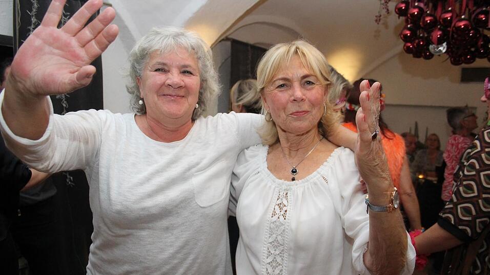 In der Landshuter Weinstube Isarklause fand am Samstag eine Schlagerparty statt. In der Landshuter Weinstube Isarklause fand am Samstag eine Schlagerparty statt.