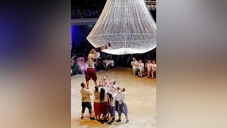 Der Künstlerball bot ein großes Showprogramm. Der Künstlerball bot ein großes Showprogramm.