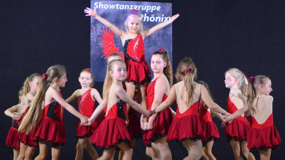 Die Ph&ouml;nix Minis er&ouml;ffneten das Festival mit einem hinrei&szlig;enden Auftritt zur Disney-Serie 'Elena von Avalor'.