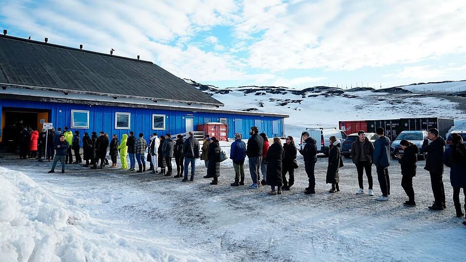 Der Andrang bei der Wahl war groß. Der Andrang bei der Wahl war groß.