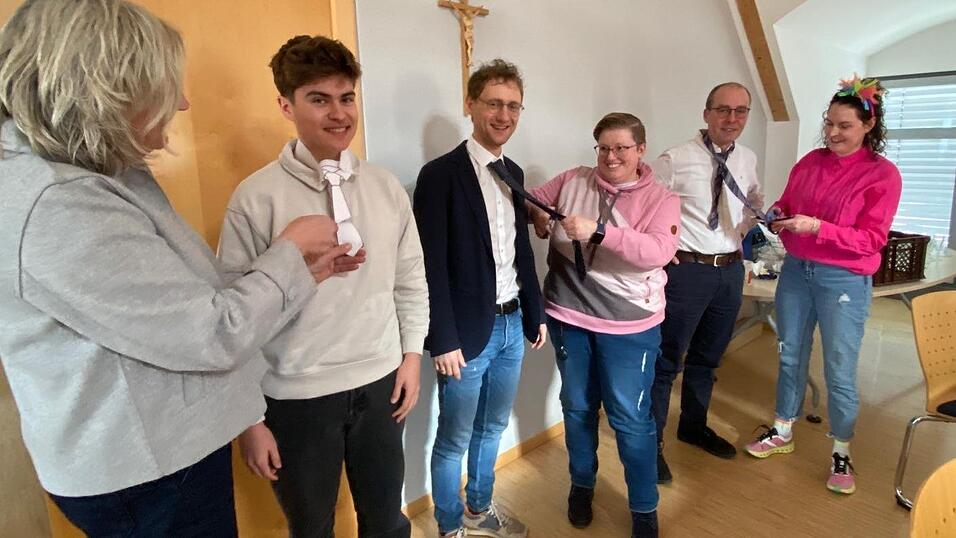 Gegen die Scheren der Damen ist kein Kraut gewachsen.