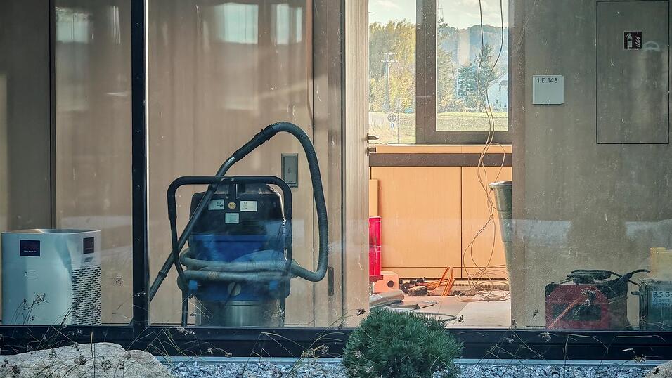 Im Erdgeschoss des Landratsamtes wird derzeit ein Wasserschaden beseitigt. Im Erdgeschoss des Landratsamtes wird derzeit ein Wasserschaden beseitigt.