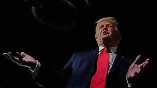 Mit seinen Plänen für eine neue «Friedens-Charta» sorgt US-Präsident Donald Trump für Verwirrung und Sorgen bei seinen Partnern. Mit seinen Plänen für eine neue «Friedens-Charta» sorgt US-Präsident Donald Trump für Verwirrung und Sorgen bei seinen Partnern.