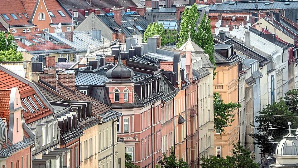 In München sind die Mieten im Durchschnitt auf 21,44 Euro pro Quadratmeter gestiegen - die Landeshauptstadt (und ihr Umland) sind das teuerste Pflaster Bayerns. Zum Vergleich: Regensburg 13,92 Euro, Landshut 13,03 Euro und Straubing 10,29 Euro. In München sind die Mieten im Durchschnitt auf 21,44 Euro pro Quadratmeter gestiegen - die Landeshauptstadt (und ihr Umland) sind das teuerste Pflaster Bayerns. Zum Vergleich: Regensburg 13,92 Euro, Landshut 13,03 Euro und Straubing 10,29 Euro.