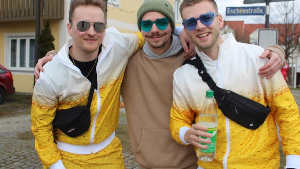 Viele Faschings-Fans haben sich am Samstag den Umzug in Langenbach angesehen. Viele Faschings-Fans haben sich am Samstag den Umzug in Langenbach angesehen.