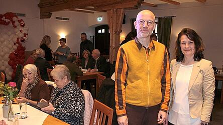 FW-Vorsitzende Irmgard Friedberger und Referent Florian Kiel