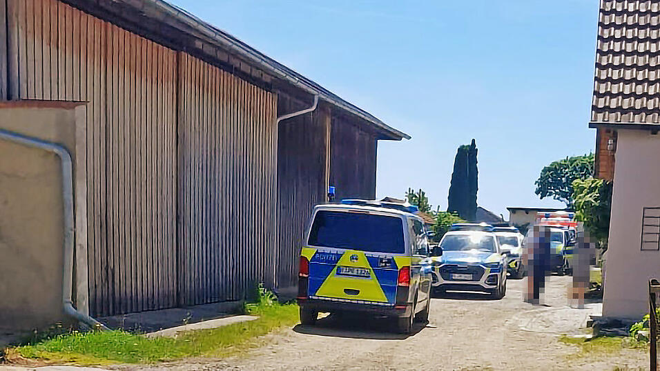 Dieser Polizeieinsatz am 3. Mai in Friesheim hat im Internet eine regelrechte Lawine losgetreten. Neben legitimen Anmerkungen waren auch Kommentare zu lesen, die den Boden des Grundgesetzes verlassen haben.