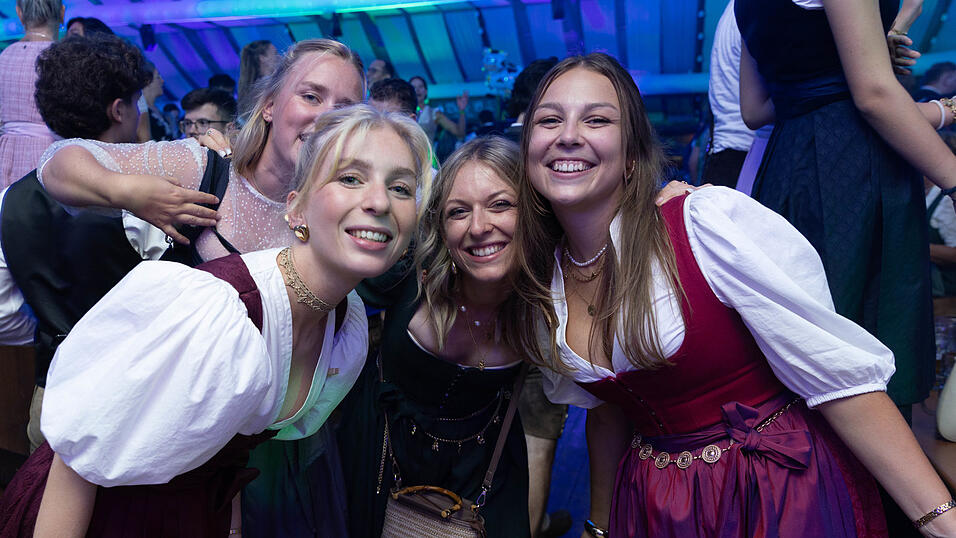 Die Partybilder vom Samstag, 8. August, aus dem Festzelt Wenisch. Die Partybilder vom Samstag, 8. August, aus dem Festzelt Wenisch.