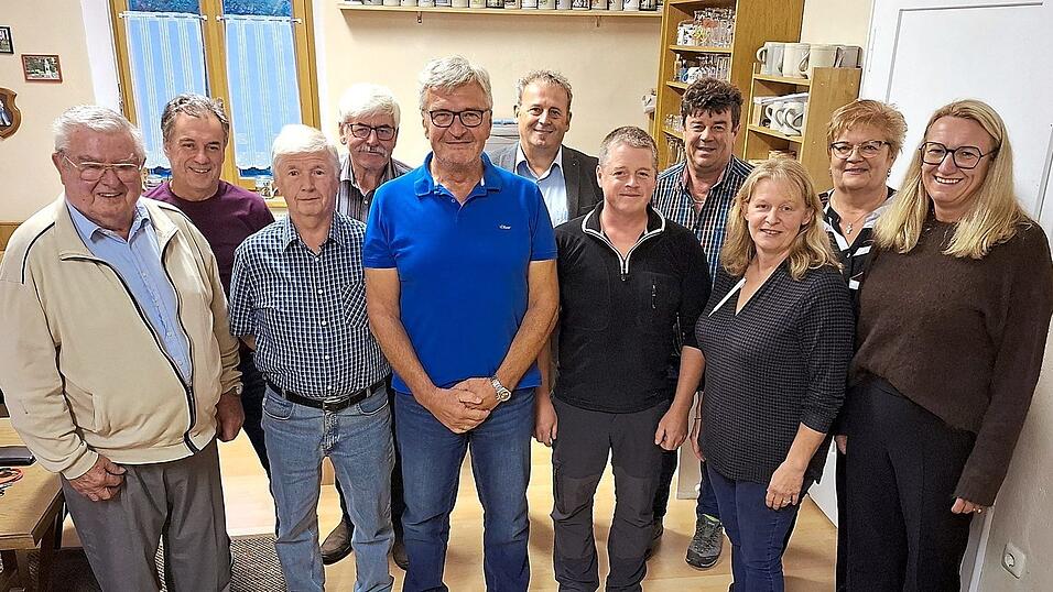 Die gewählte Vorstandschaft der KSK Marklkofen mit Bürgermeisterin Angela Baumann. Die gewählte Vorstandschaft der KSK Marklkofen mit Bürgermeisterin Angela Baumann.
