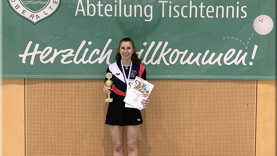Riesengroß war die Freude von Julia Heigl über den 3. Platz im Damen-Einzel der Leistungsklasse B. Riesengroß war die Freude von Julia Heigl über den 3. Platz im Damen-Einzel der Leistungsklasse B.