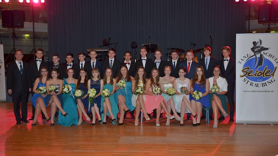 Die Bilder vom Abschlussball der Tanzschule Seidel in der Fraunhofer-Halle am 28. November. Die Bilder vom Abschlussball der Tanzschule Seidel in der Fraunhofer-Halle am 28. November.