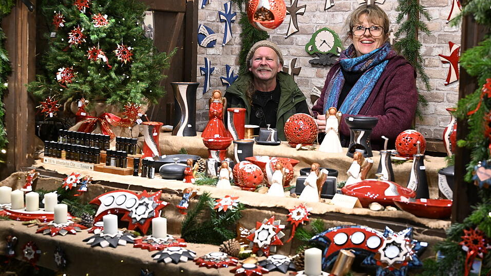 In Regensburg wurde am Freitagabend der Romantische Weihnachtsmarkt auf Schloss Thurn und Taxis eröffnet. In Regensburg wurde am Freitagabend der Romantische Weihnachtsmarkt auf Schloss Thurn und Taxis eröffnet.