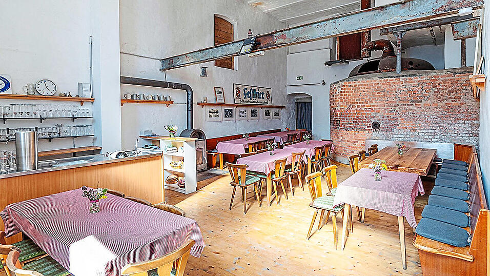 Heute ist im ehemaligen Bräuhaus eine schmucke Gaststube eingebaut. Heute ist im ehemaligen Bräuhaus eine schmucke Gaststube eingebaut.