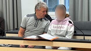 Die 34-Jährige muss sich wegen versuchten Mordes verantworten. Die 34-Jährige muss sich wegen versuchten Mordes verantworten.
