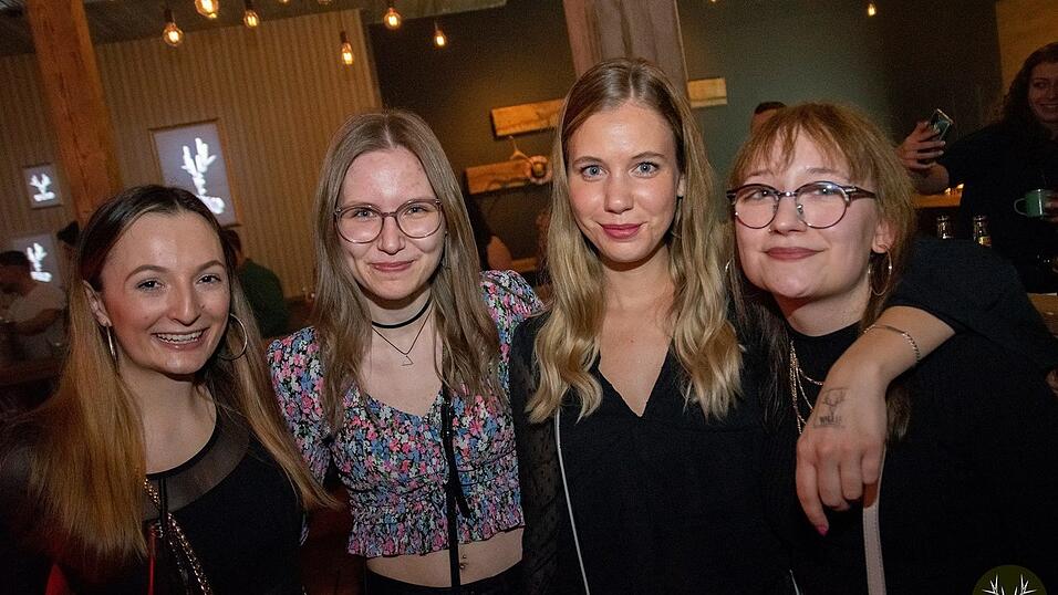 Die Stimmung bei den Partygängern am Samstagabend war prächtig. Die Stimmung bei den Partygängern am Samstagabend war prächtig.