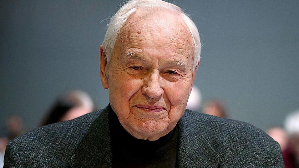 Hans Modrow, ehemaliger SED-Politiker und Delegierter der Linkspartei, starb in der Nacht zum 11.02.2023 im Alter von 95 Jahren, wie die Linksfraktion im Bundestag mitteilte. Hans Modrow, ehemaliger SED-Politiker und Delegierter der Linkspartei, starb in der Nacht zum 11.02.2023 im Alter von 95 Jahren, wie die Linksfraktion im Bundestag mitteilte.