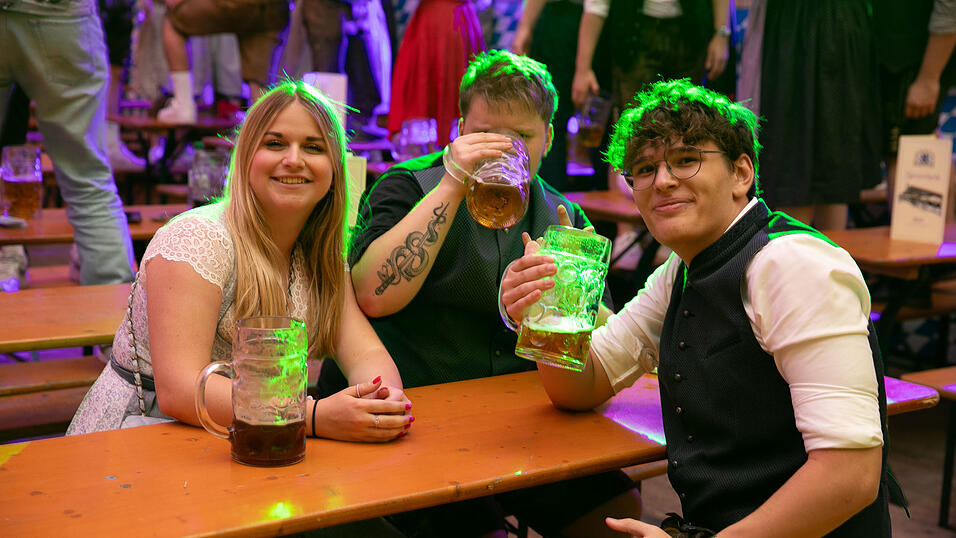 Die Partybilder vom Sonntag, 17. August, aus dem Festzelt Reisinger. Die Partybilder vom Sonntag, 17. August, aus dem Festzelt Reisinger.