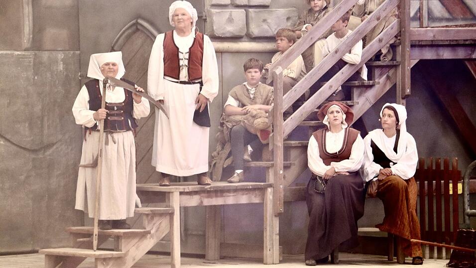 Eindr&uuml;cke von der Gruppe 'blau', die am Freitagabend die Drachenstich-Premiere gespielt hat.